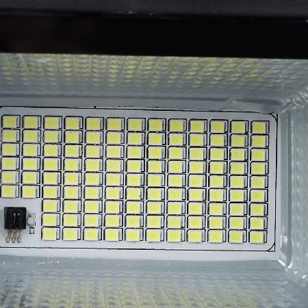 太阳能灯LED太阳能投光灯户外防水新农村家用太阳能路灯50W投光灯